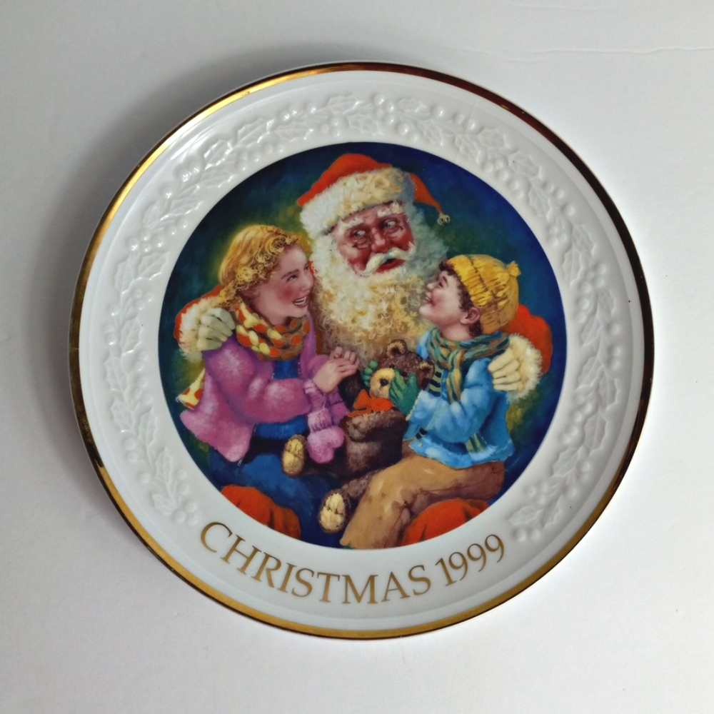 Santa's Tender Moments Christmas 1999 Collectible Plate